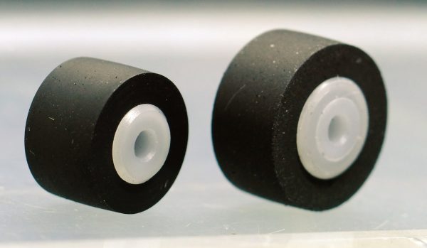 Hitachi D-850 set of two pinch rollers for dual capstan drive